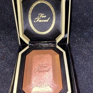 Too faced highlighter